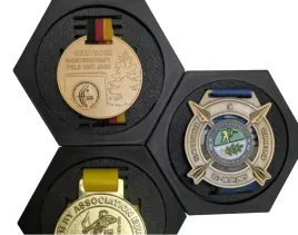 heksagonalny-uchwyt-na-medal-ramka-twist
