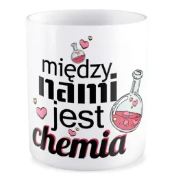 kubek-magiczny-z-nadrukiem-prezent-walentynki-jest-miedzy-nami-chemia