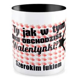 kubek-czarny-z-nadrukiem-prezent-walentynki-szerokim-lukiem-obchodze