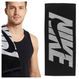 recznik-sportowy-nike-jacquard-towel-medium-graphic-tenis-pilka-nozna