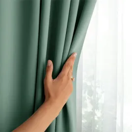 zaslona-restilo-90percent-zaciemniajaca-zielona-140x245-cm-na-kolkach