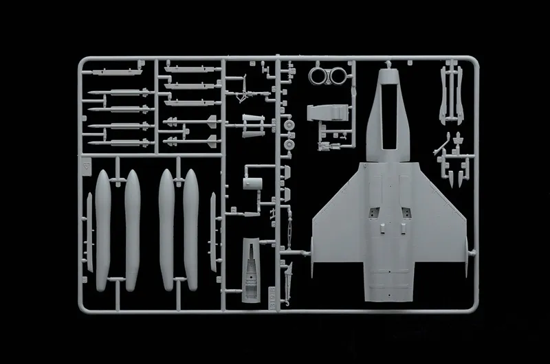 1-72-rafale-m-marka-italeri