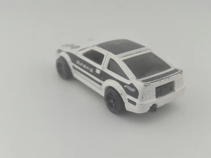 hot-wheels-toyota-ae86-corolla-stan-nowy
