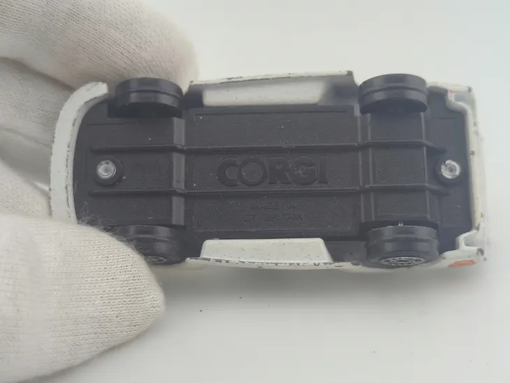 corgi-porsche-935-marka-corgi