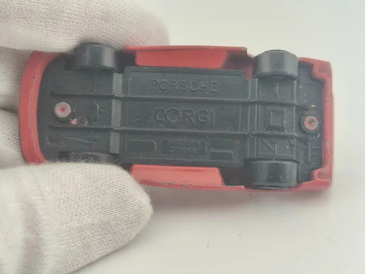 corgi-porsche-935-marka-corgi