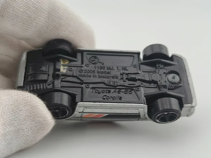 hot-wheels-toyota-ae86-corolla-marka-hot-wheels