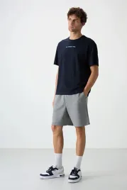 szare-gladkie-spodenki-meskie-sportowe-do-polowy-uda-l-5ia