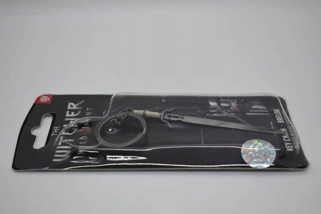 the-witcher-3-ciri-sword-keychain
