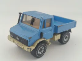 siku-super-mercedes-unimog