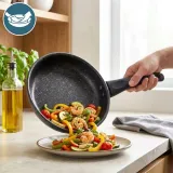 patelnia-granitowa-basic-line-24-cm-ksztalt-okragly