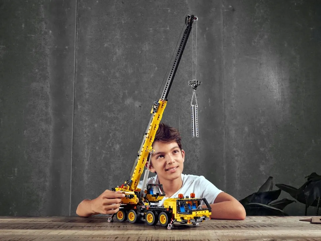 42108-lego-technic-zuraw-samochodowy