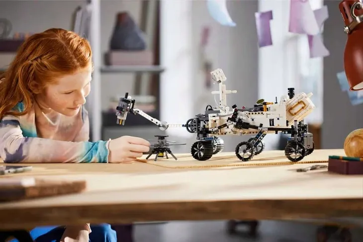 42158-lego-technic-nasa-mars-rover-perseverance-material-plastik