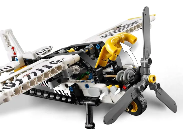 42198-lego-technic-samolot-transportowy-wiek-dziecka-8-lat