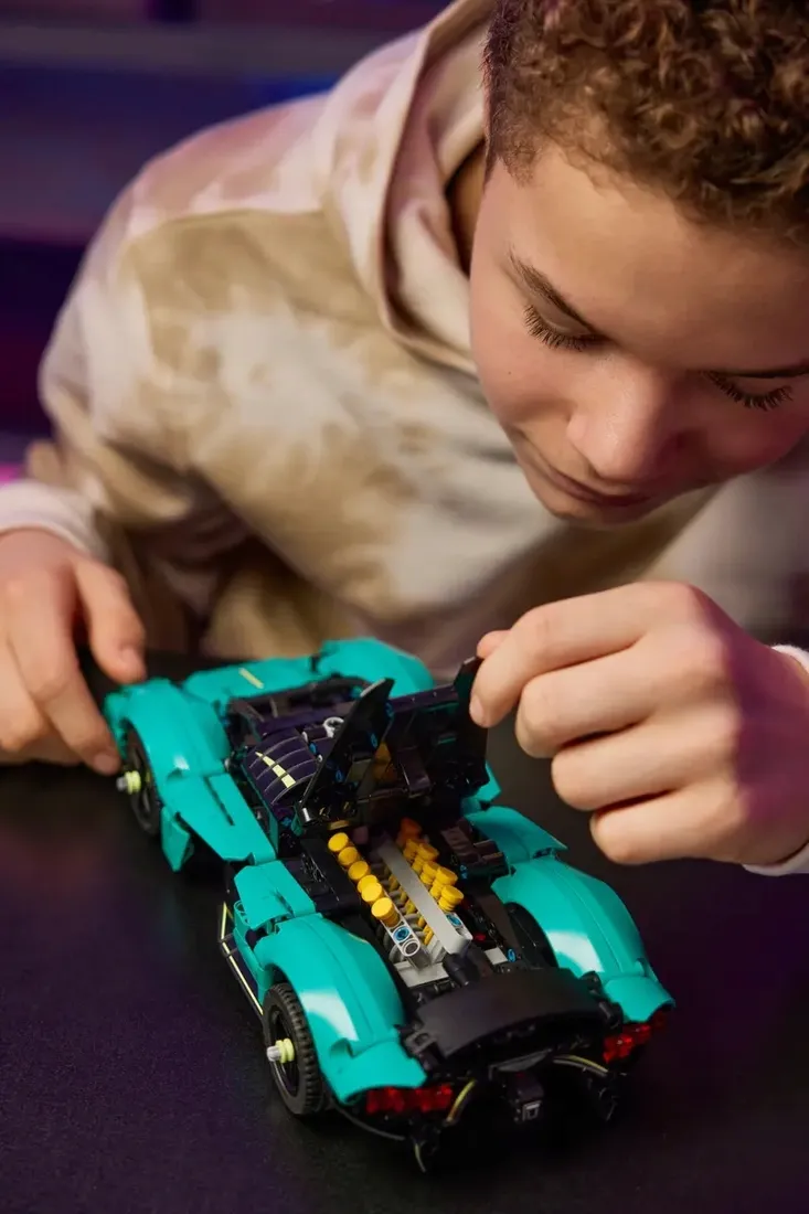42208-lego-technic-aston-martin-valkyrie