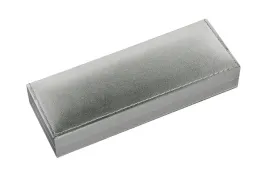 etui-na-artykuly-pismienne-z-wysciolka-welurowa-srebrne-titanum