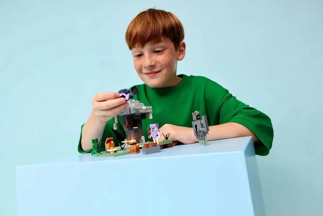 21586-lego-minecraft-blady-ogrod