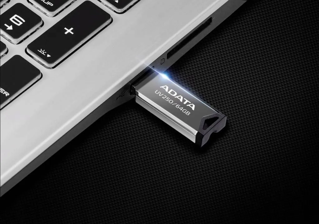 adata-uv250-32gb-usb2-0-metallic