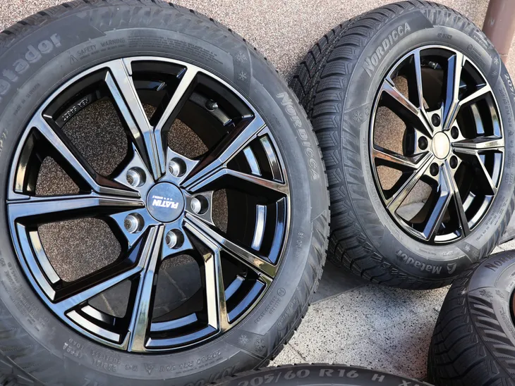 HYUNDAI KONA I KOŁA ZIMOWE 205/60R16 DĘBICA CZUJNIKI CIŚNIENIA