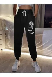 czarne-spodnie-dresowe-z-nadrukiem-smoka-i-kantem-6xl-5ia