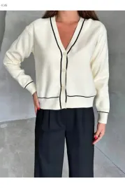 gladki-elegancki-sweter-damski-z-czarnymi-liniami-5ia