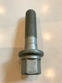 sruba-mocowania-kola-walu-korbowego-oe-hyundai-231272f000