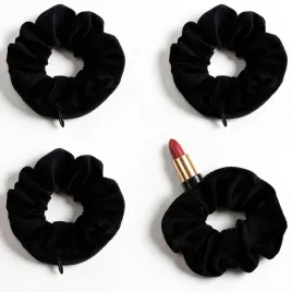 gumki-scrunchie-do-wlosow-czarne-4-szt-welurowe-z-metalowa-zawieszka-zamek