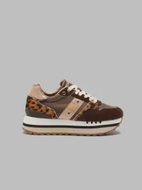 damskie-buty-sportowe-blauer-brown-suede-z-kropkowanymi-detalami-art-r-37