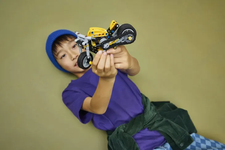lego-technic-zolty-motocykl