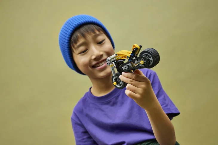 lego-technic-zolty-motocykl
