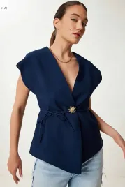 elegancka-granatowa-kamizelka-z-paskiem-i-klamra-36-5ia