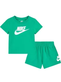 koszulka-i-spodenki-nike-club-w-kolorze-zielonym