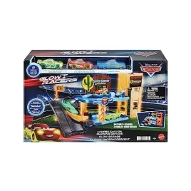 disney-and-pixar-cars-garaz-cooper-canyon-swiecacy-w-ciennosci