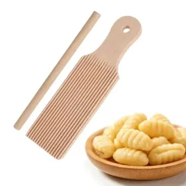 deska-do-gnocchi-drewniana-do-makaronu-klusek-z-rowkowana-rolka