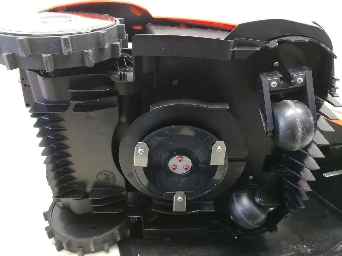 robot-koszacy-yard-force-ultrasonic-stan-powystawowy