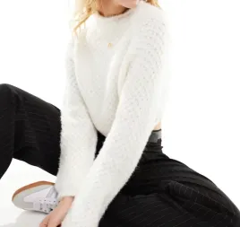 bershka-teksturowany-sweter-dzianinowy-w-kolorze-ecru-s