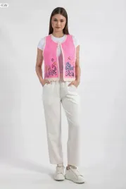 rozowa-pleciona-kamizelka-z-haftem-w-stylu-boho-5ia