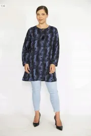 wzorzysta-tunika-oversize-z-wiazaniem-i-falbana-56-5ia