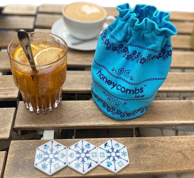 honeycombs-blue-piatnik-waga-z-opakowaniem-0-9-kg