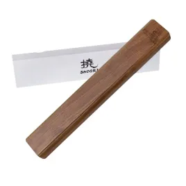shiori-hangu-suru-listwa-magnetyczna-na-noze-z-orzecha-wloskiego