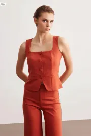 gladka-karmelnowa-kamiizelka-z-guzikami-elegancka-38-5ia