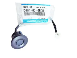 przycisk-zamykania-pokrywy-bagaznika-oe-mazda-d651-62-4b0b