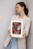 bukiet-premium-w-pudelku-evergive-a-lasting-gesture-ruby-devotion-waga-z-opakowaniem-0-9-kg-stan-nowy