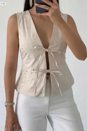 elegancka-kamizelka-z-blyszczacymi-dzetami-i-wiazaniem-m-5ia