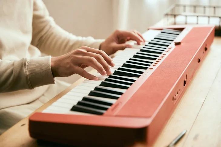 klawiatura-casio-ct-s1-rd-czerwona-minimalny-wiek-dziecka-3