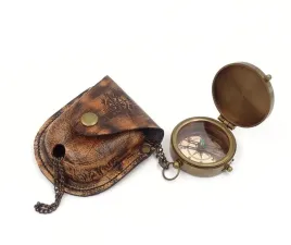 zamykany-kompas-z-lancuszkiem-w-skorzanym-etui-c-64