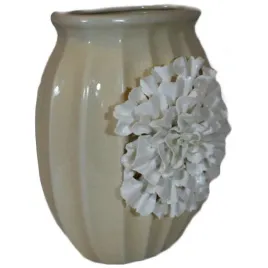 elegancki-wazon-ozdobny-z-motywem-kwiatowym-na-specjalne-okazje