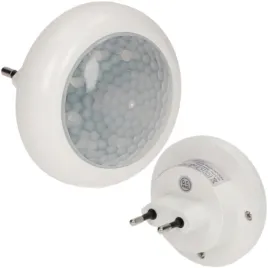 lampka-nocna-led-z-czujnikiem-ruchu-do-gniazdka-zmierzch-ruchu-biala