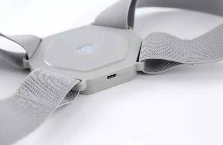inteligentny-korektor-wad-postawy-proste-plecy-usb