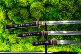 zestaw-3-mieczy-samurajskich-sanbon-t10-katana-wakizashi-tanto-naturalne-drewno
