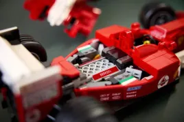 lego-icons-11375-ferrari-f2004-i-michael-schumacher
